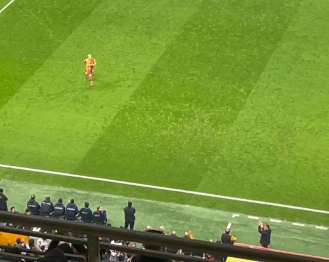 Galatasaray tribünlerinde Barış Alper ayrışması! Destek de var tepki de - Resim : 2