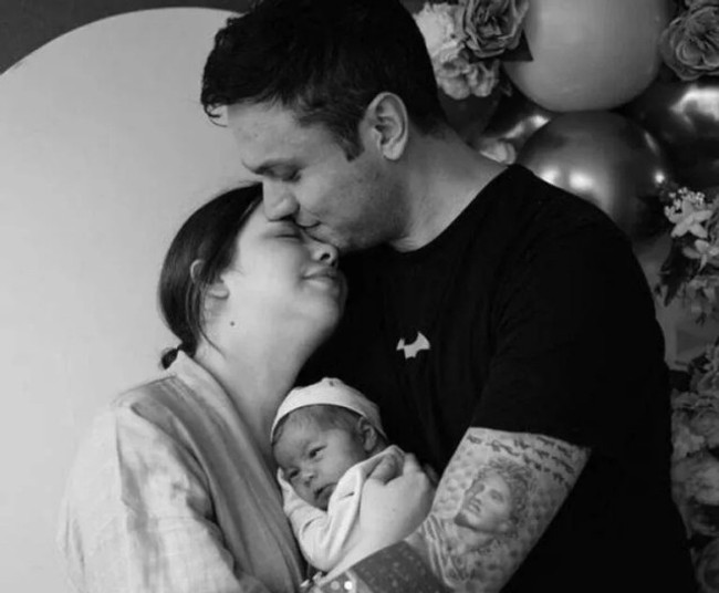 Alemin Kralı'nın ünlü oyuncusu anne oldu! İşte bebeğiyle ilk pozları - Resim : 3