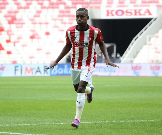 Acun Ilıcalı Sivasspor'un yıldızına kancayı taktı - Resim : 1