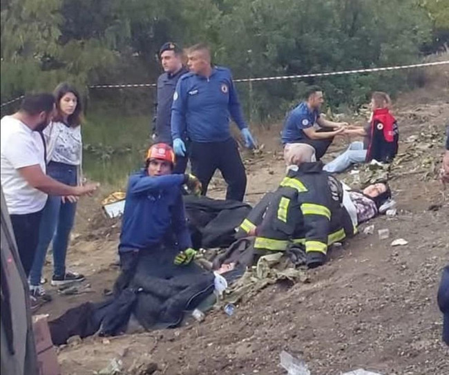 Denizli'de katliam gibi kaza: Tur otobüsü devrildi... Ölü ve çok sayıda yaralı var - Resim : 3