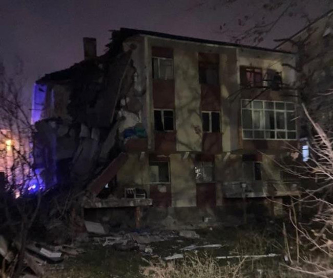 Ankara'da 3 katlı apartmanda LPG patlaması: Bina kısmen çöktü! 1 ölü, 5 yaralı - Resim : 1