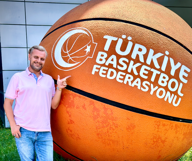 Milliyet'ten ayrılan ödüllü isim nereyle anlaştı? 'Mutlu bir haberi paylaşmak isterim…' - Resim : 1