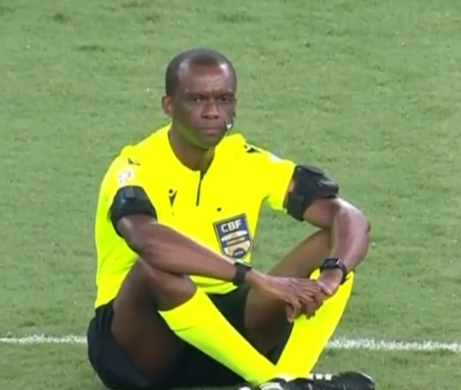 Oyuncular ve hakemler ırkçılığa uğrayan Vinicius için bakın ne yaptı - Resim : 3