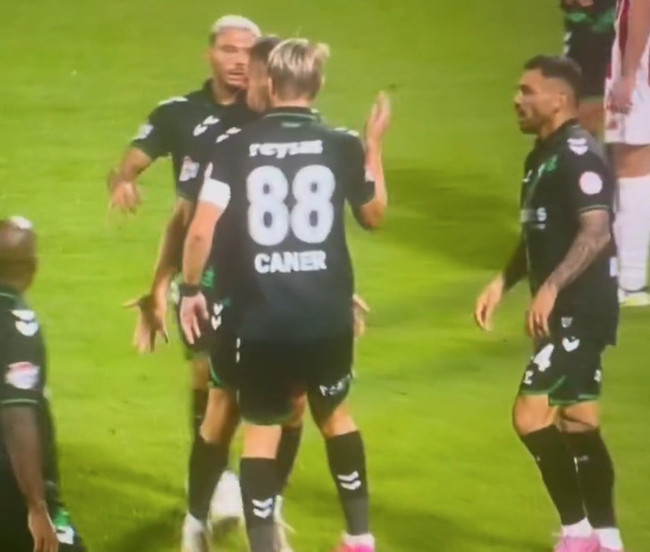 Caner Erkin takım arkadaşını tokatladı! Herkes neye uğradığını şaşırdı... - Resim : 4