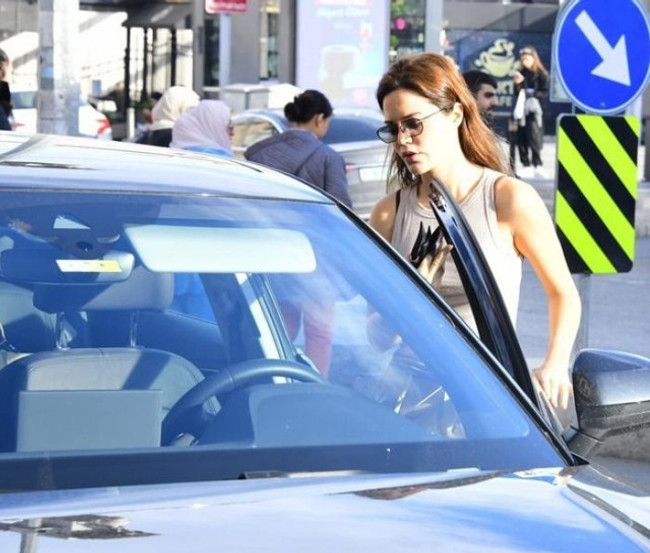 Ünlü oyuncu Hilal Altınbilek kaza geçirdi - Resim : 1