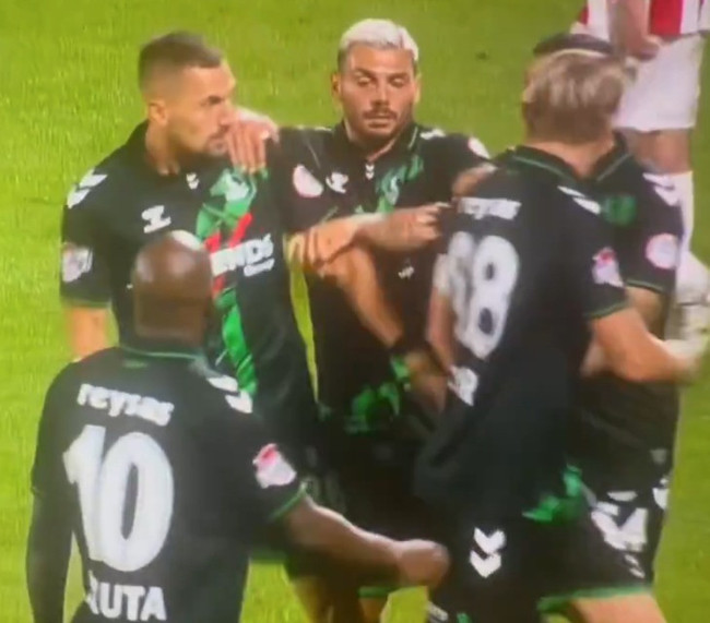 Caner Erkin takım arkadaşını tokatladı! Herkes neye uğradığını şaşırdı... - Resim : 2