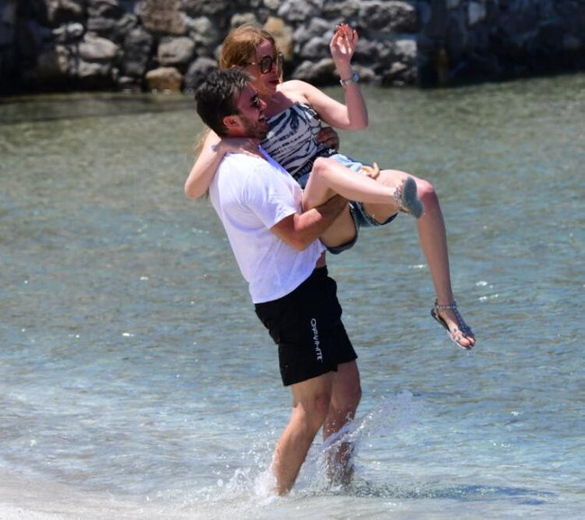 Mustafa Ceceli ve Selin İmer iskelede aşka geldi - Resim : 1