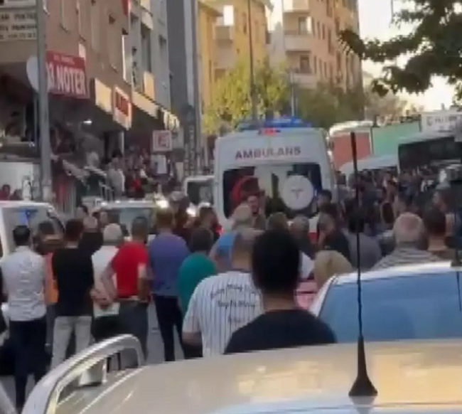 İstanbul'da yol verme kavgasında ortalık kan gölüne döndü - Resim : 1