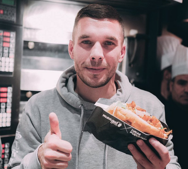 Galatasaray'ın eski futbolcusu Lukas Podolski dönerci oldu! Döner zinciriyle servetine servet kattı… - Resim : 1