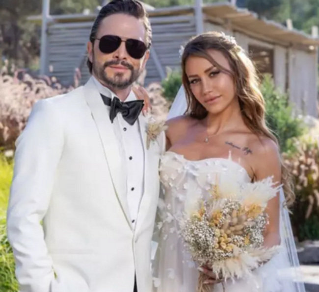 Ahmet Kural, avukat Çağla Gizem Çelik ile Bodrum'da evlendi - Resim : 1