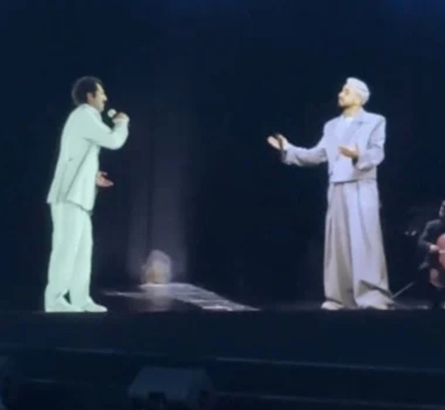 Sefo sahnede Müslüm Gürses ile düet yaptı: İzleyenler duygusallaştı! - Resim : 1