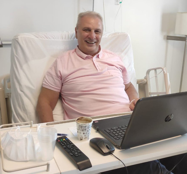 Can Ataklı hastaneden fotoğraf paylaştı: 'Galiba koronayı herkes geçirecek' - Resim : 1