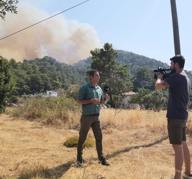 Canlarını hiçe sayıyorlar... Selde de onlar var yangında da! - Resim : 3