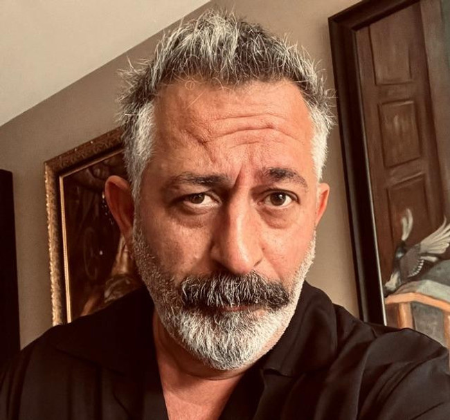 Çocukluk fotoğrafını paylaştı, kimse tanıyamadı! "1975, erkek çocuk güzeli" - Resim : 1