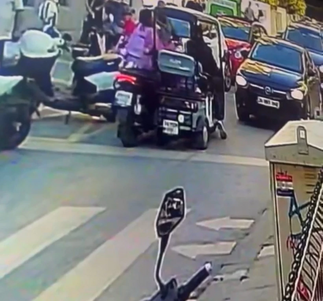 Kadıköy'de dehşet anları! Önce saldırdı sonra bıçakla tehditler savurdu - Resim : 4