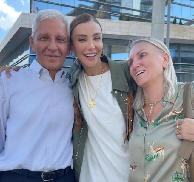 Özge Ulusoy, babasının kazasının detaylarını anlatıp isyan etti: "Bu resmen cinayet" - Resim : 3