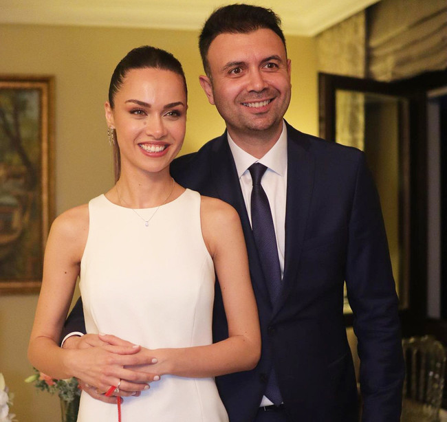 Ekranların güzel sunucusundan mutlu haber! İkinci evliliğe ilk adımı attı... - Resim : 2
