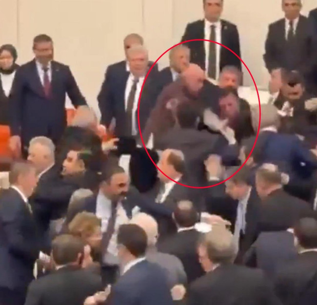 Meclis'teki yumruklu kavgaya 'baba' desteği! Oğlunu boksör yaptı 'Nakavt' dedi! - Resim : 1