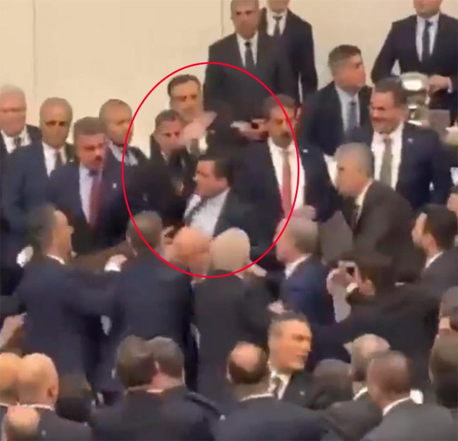 Meclis'teki yumruklu kavgaya 'baba' desteği! Oğlunu boksör yaptı 'Nakavt' dedi! - Resim : 2