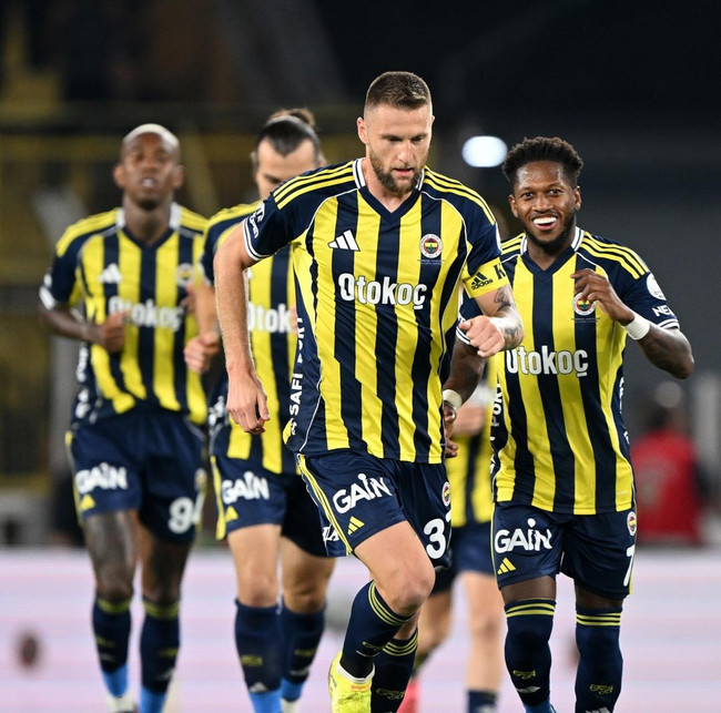 Fenerbahçe Kadıköy’de farkını gösterdi! Kocaelispor’u 3-1 yendi - Resim : 1