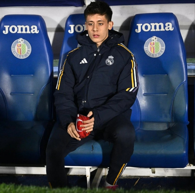 Real Madrid maçında Arda Güler'in tekmelikleri dikkat çekti - Resim : 1