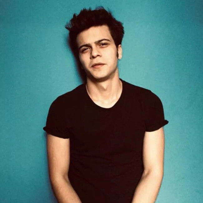 Çok Güzel Hareketler 2 oyuncusu Arif Güloğlu kanseri yendi, programa döndü! İşte son hali - Resim : 1