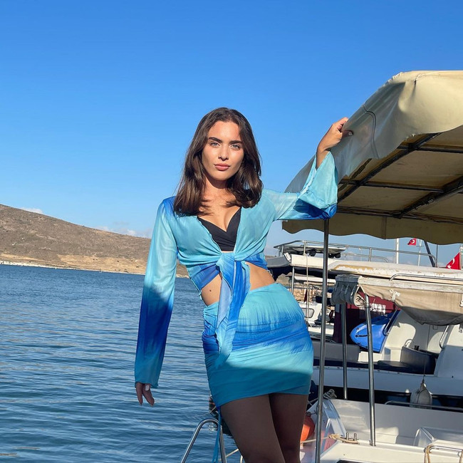 ‘Küçük Gelin’ değişimi ile büyüledi! Mayolu pozu olay oldu - Resim : 1