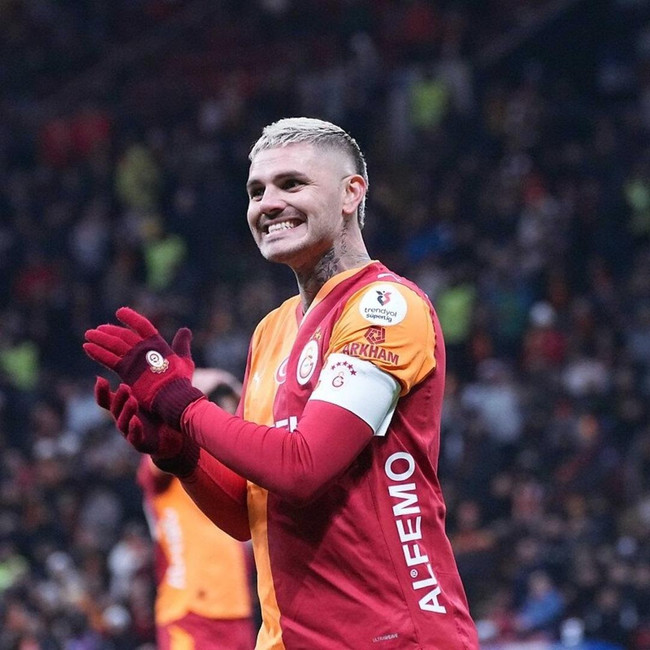 Galatasaray efsanesini ge&ccedil;ti, zirveye &ccedil;ıktı! Icardi tarihe ge&ccedil;ti... - Resim : 1