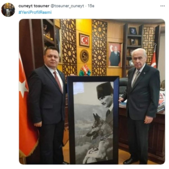 MHP'li il başkanı Hitler'in 'Atatürk montajlı' fotoğrafını Bahçeli'ye hediye etti - Resim : 1