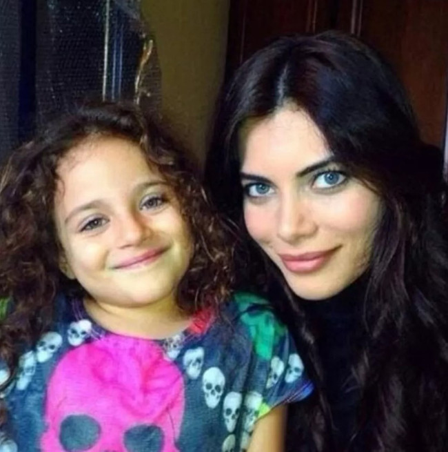 'Kanser hastası kızını tedavi ettirmiyor' denmişti! Ceren Hindistan o davayı kaybetti - Resim : 1