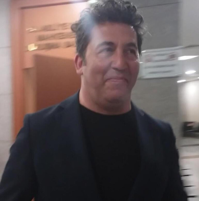 Muhabire hakaret ettiği iddia edilen Emre Kınay'a 2 yıla kadar hapis talebi - Resim : 1