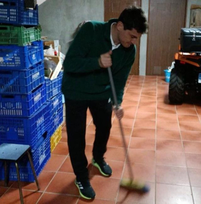 Nereden nereye! Kazanmadık kupa bırakmayan Casillas'ın son paylaşımı sevenlerini üzdü - Resim : 2