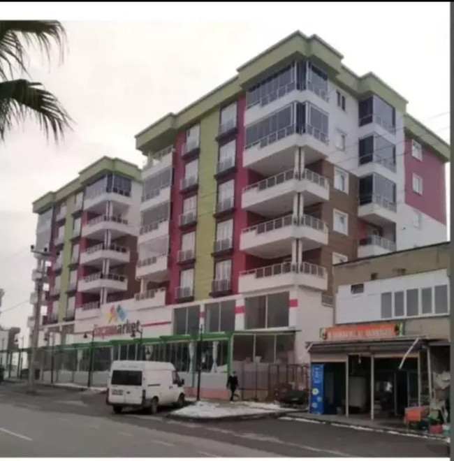 Ne memuru alkol bey! Depremzedelerle eğlendiler… - Resim : 3