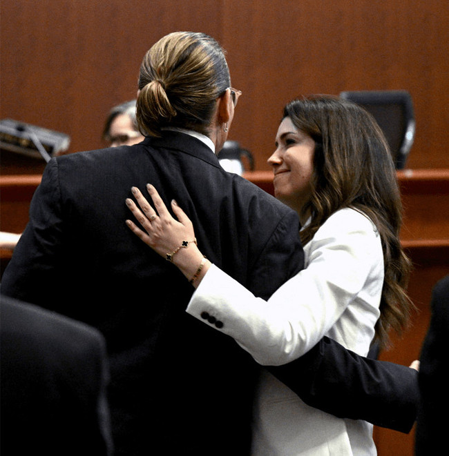 Skandal davada yeni bir aşk mı doğuyor? Johnny Depp’in avukatı dikkat çekiyor - Resim : 6