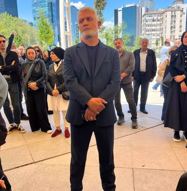 Cenazede baygınlık geçirdi! Aslı Hünel ile Saruhan Hünel'den annelerine veda... - Resim : 3