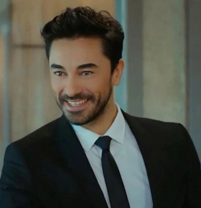 Uzun zamandır ekranlarda yoktu! Burcu Özberk bomba diziyle ekranlara dönüyor - Resim : 2