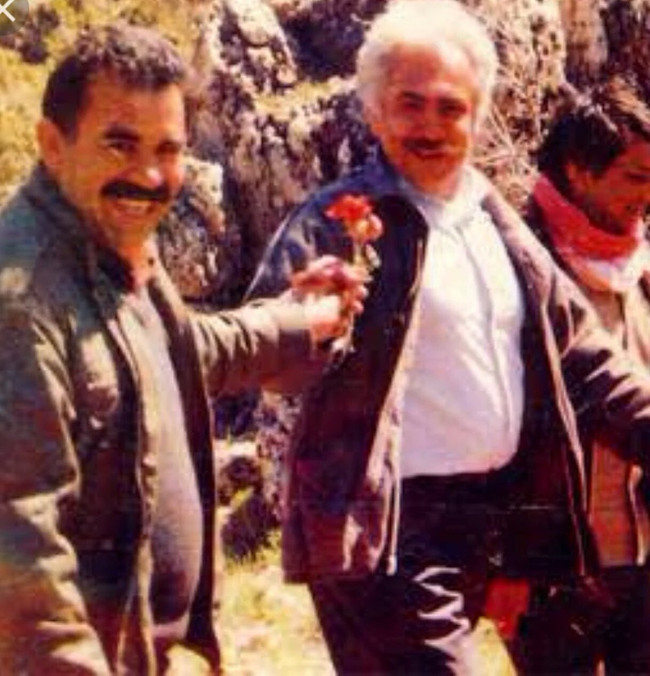 Doğu Perinçek APO ile çekilen fotoğrafını böyle savundu: Gelincik toplayıp verdi, ne yapsaydım? - Resim : 1