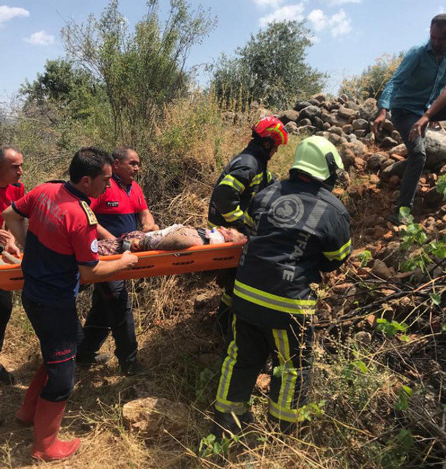Denizli'de tarım işçilerini taşıyan kamyonet dere yatağına uçtu: Ölü ve yaralılar var - Resim : 1