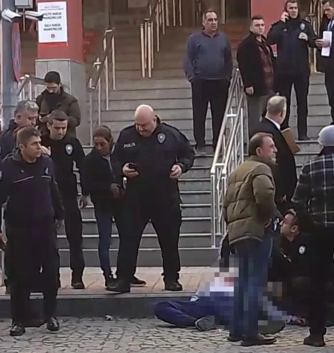 Adliye önünde dehşet! Cinsel istismarla suçladığı kişiyi öldürdü - Resim : 3