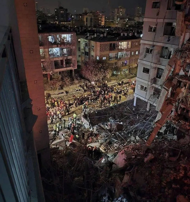 İran, İsrail'in güneyine füze yağdırdı! Çok sayıda ölü ve yaralı var! - Resim : 1