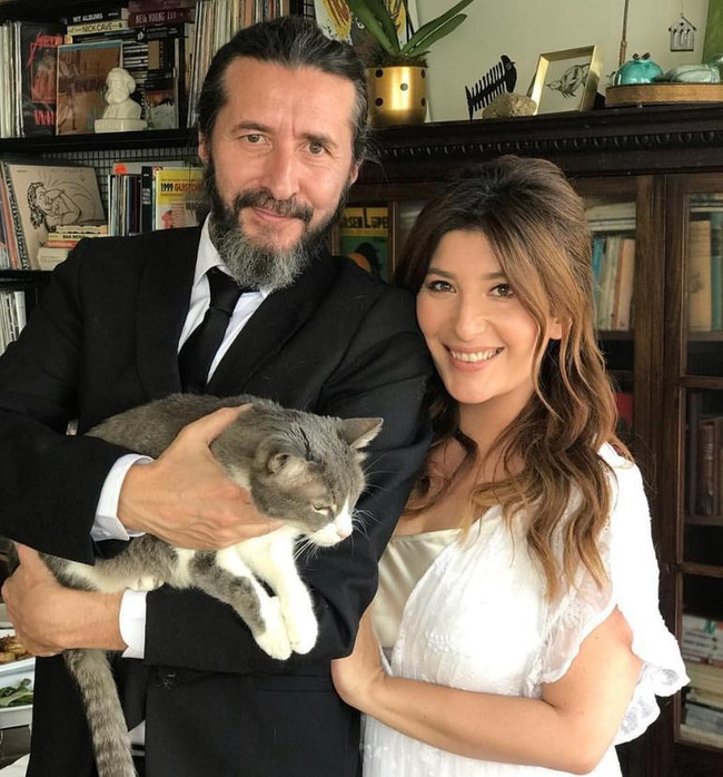 Şebnem Bozoklu ve Hürriyet yazarı Kanat Atkaya evlendi - Resim : 2