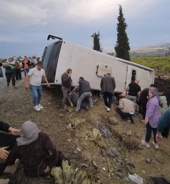 Denizli'de katliam gibi kaza: Tur otobüsü devrildi... Ölü ve çok sayıda yaralı var - Resim : 4