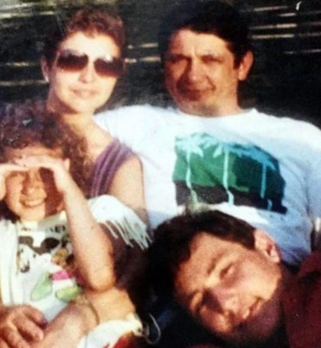 Depremde ailesini kaybetmişti: Ünlü oyuncu Ece Dizdar'dan yürek burkan 17 Ağustos paylaşımı! - Resim : 3