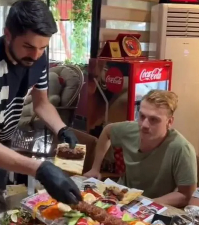 Aras Bulut İynemli'nin yeni stili herkesten beğeni topladı - Resim : 1