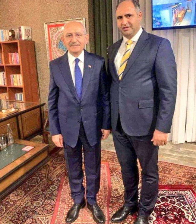 Kemal Kılıçdaroğlu'nun seccade üzerinde yeni bir görüntüsü daha ortaya çıktı - Resim : 1