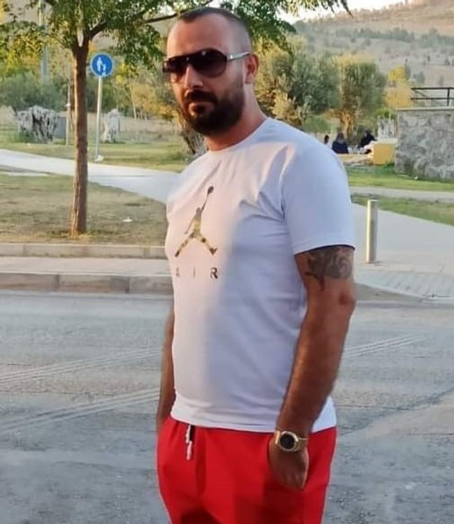 Herkesin önünde, arabaya binerken kurşun yağdırdı! O anlar güvenlik kamerasında - Resim : 3