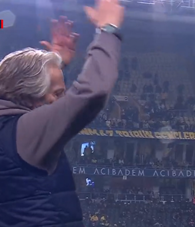 Fenerbahçe tribünleri ve Jorge Jesus arasında olay çıktı - Resim : 1