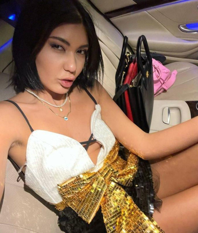 Bahar Candan arabadan paylaştı, yorum yağdı! "Koltuk altına bak" - Resim : 1