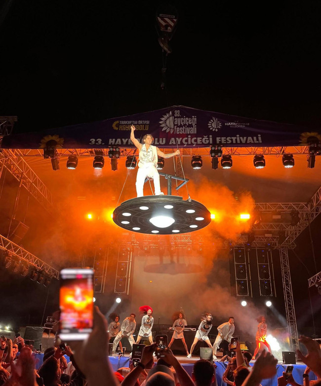 Rapçi Çakal'a konserde silahlı saldırı: Kaçan saldırgan yakalandı! - Resim : 1