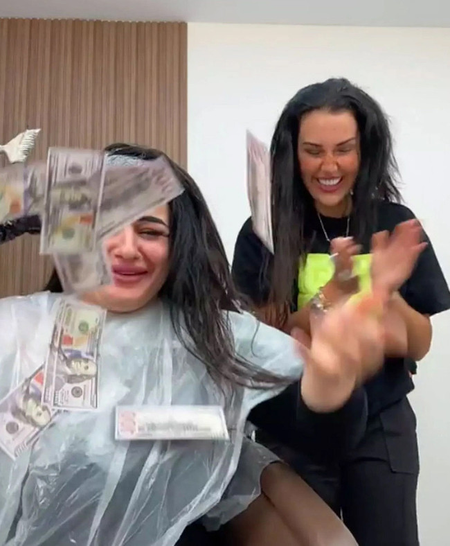 Fenomenin yayınları komşularını canından bezdirdi! Eyvah komşum TikTok'çu! - Resim : 1